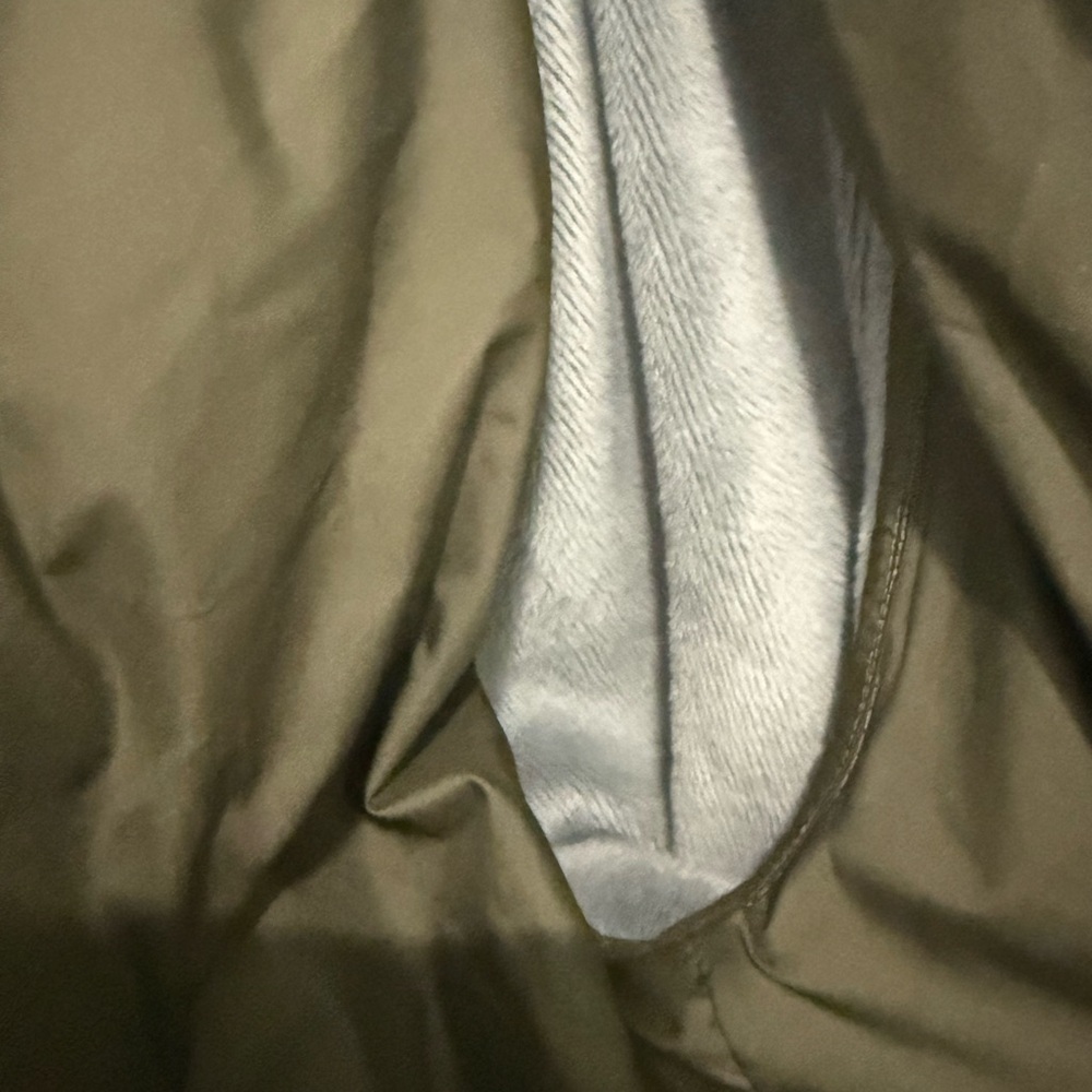 North face goose down Olive Green Quilted Jacket with Gray Sleeves - Picture 5 of 7